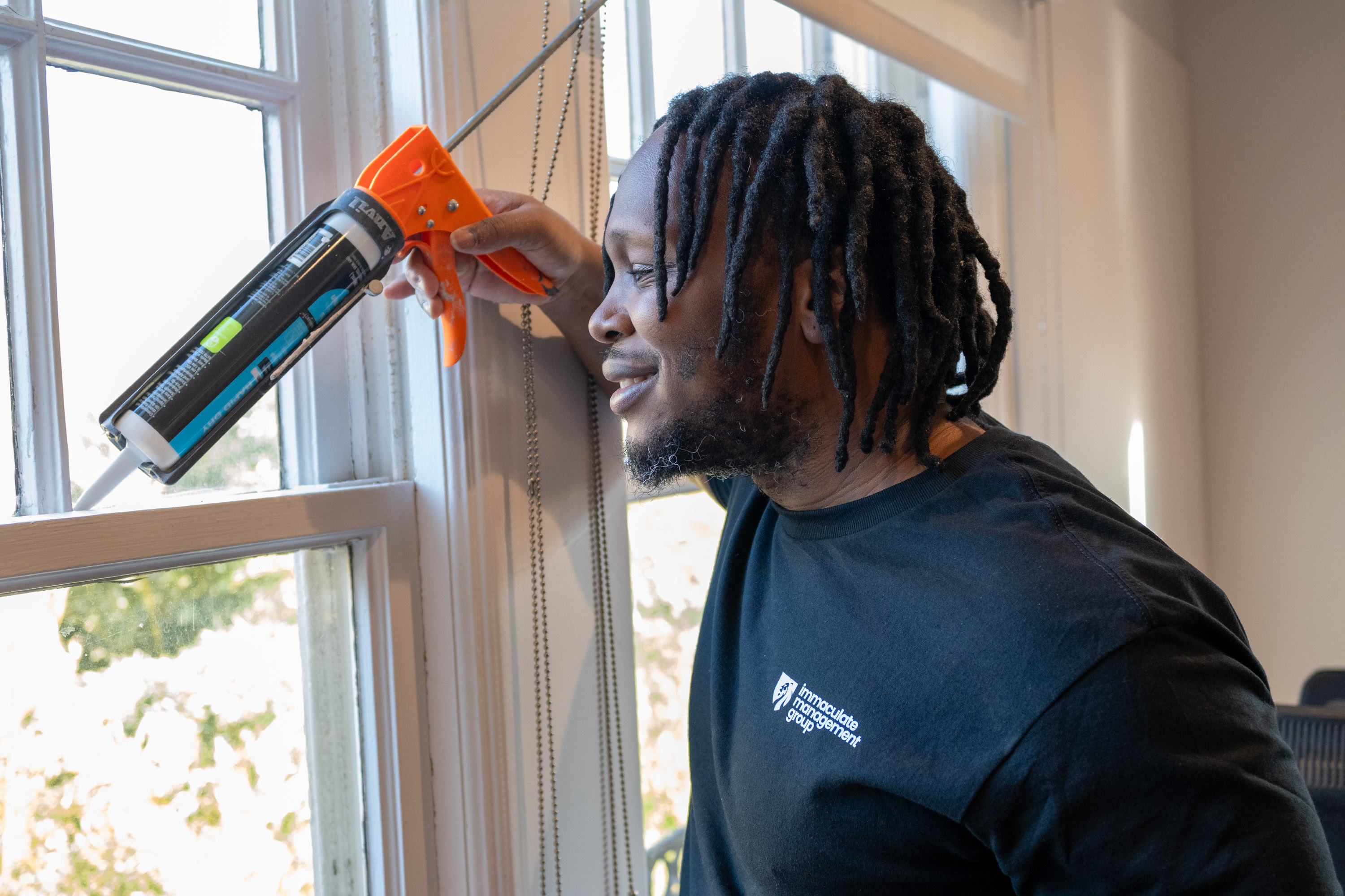 Window caulking and sealing work